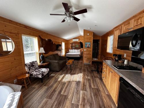 Packwood Lodge & Cabins