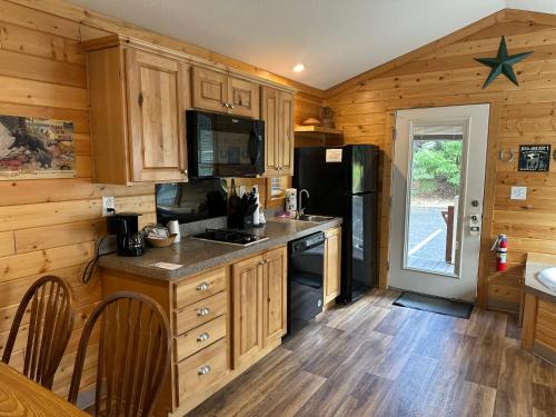 Packwood Lodge & Cabins