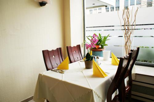 Bahn-Hotel - main image