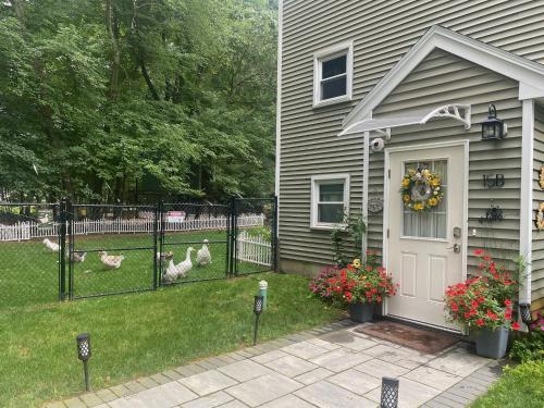 บริการและสิ่งอำนวยความสะดวก, The Hive - Unique Themed Getaway in บิลเลริกา (MA)