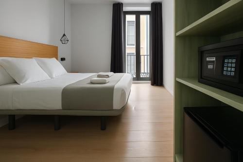 CH Lemon Rooms - Madrid Room Type - Deluxe Double Room with Balcony