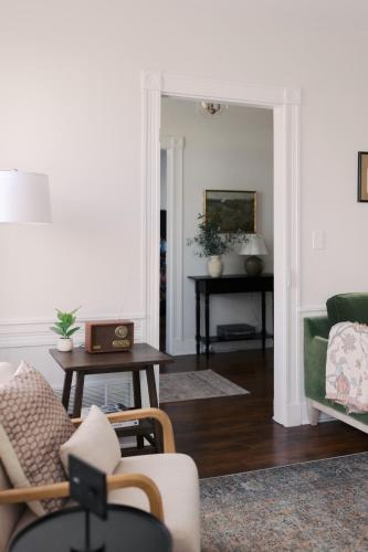 Updated Historic Home with King Beds 15 mins to Hershey in Middletown, USA