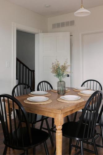 Updated Historic Home with King Beds 15 mins to Hershey in Middletown, USA