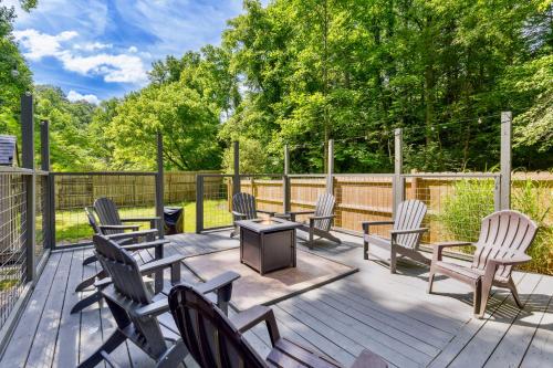 3mil to Dwnt Gtbg 3Beds 2 Bath HotTub Fireplace Arcade Fire Pit