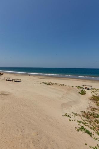 Private Complete Beach House, POOL AC, Vichayito