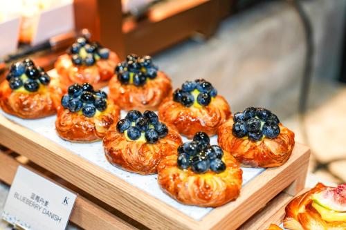 Yuexiu Hotel Guangzhou,Curio Collection by Hilton-Free shuttle between hotel and Exhibition Center during Canton Fair & Exhibitor Registration Counter