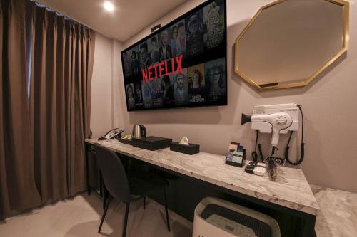 room detail thumbnail 2