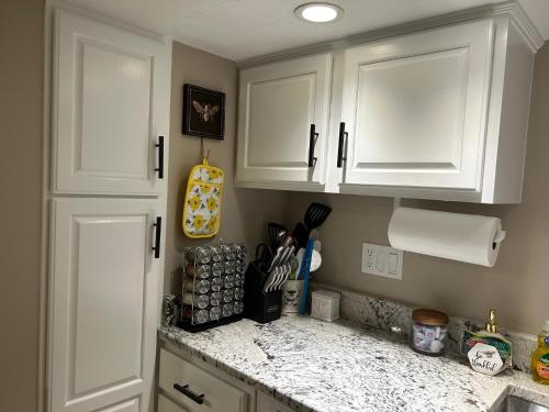 The Hive - Unique Themed Getaway in บิลเลริกา (MA)