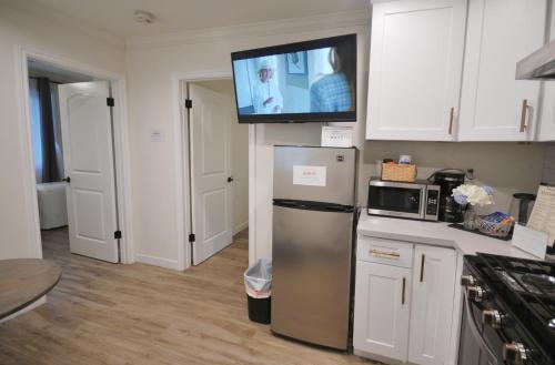 Cozy 2B1B Guest House with Private Entrance and Parking