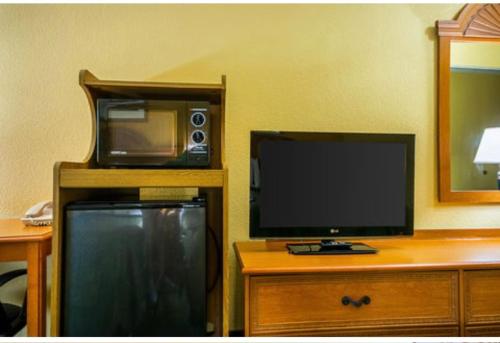 Franklin Inn & Suites - main image
