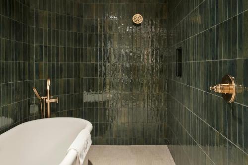 บริการและสิ่งอำนวยความสะดวก, Hotel Brookmere & Arbor Spa in ซาราโตกาสปริงส์ (NY)