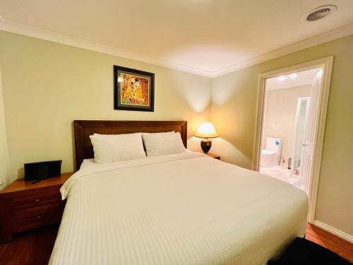 An Ensuite Comfort in Sydenham in بحيرات تيلرز