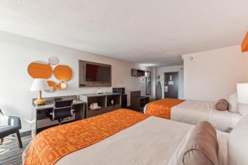 2 queen beds