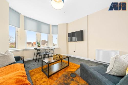 4 Bed Flat With Parking Sleeps 8 in Fife in Buckhaven