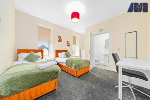 4 Bed Flat With Parking Sleeps 8 in Fife in Buckhaven