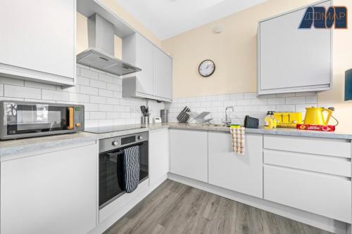 4 Bed Flat With Parking Sleeps 8 in Fife in Buckhaven