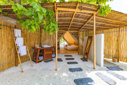 Fürdőszoba, Maverick Surf & Dive Boutique Resort - Complimentary Airport Transport for Full Board Stays of 6 Nig in Laamu Atoll