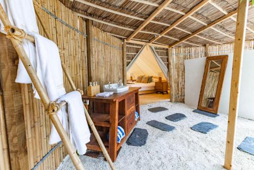 Fürdőszoba, Maverick Surf & Dive Boutique Resort - Complimentary Airport Transport for Full Board Stays of 6 Nig in Laamu Atoll