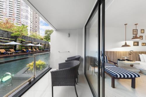 room detail thumbnail 1