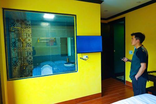 King Room with Balcony image 5