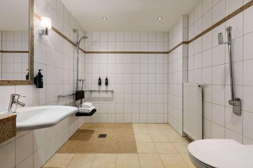 Standard Room with Roll In Shower - Mobility Accessible