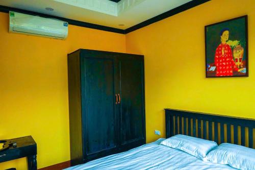 King Room with Balcony image 4