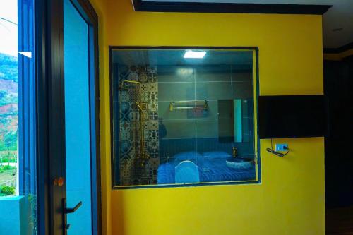 King Room with Balcony image 3
