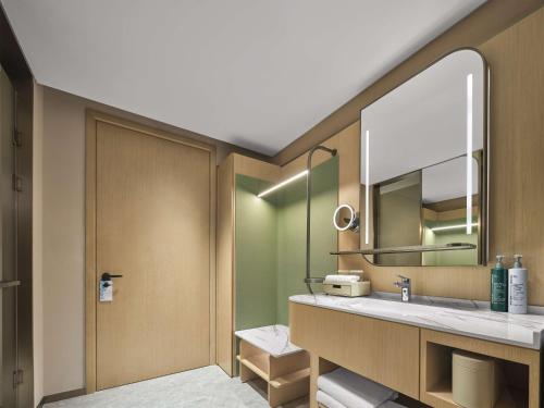 room detail thumbnail 2