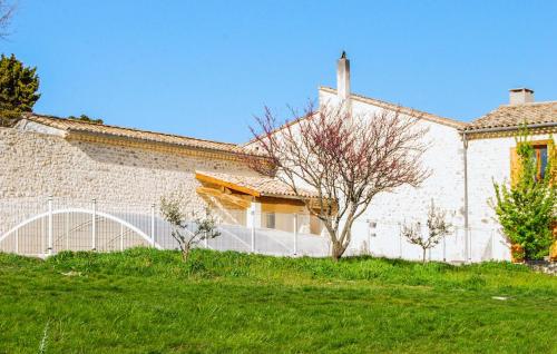 Peldbaseins, Cozy Home In Salles Sous Bois in Salles-sous-Bois
