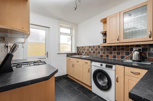 Charming 5-Bedroom Terraced House in Old Swan, Liverpool (photo 9)