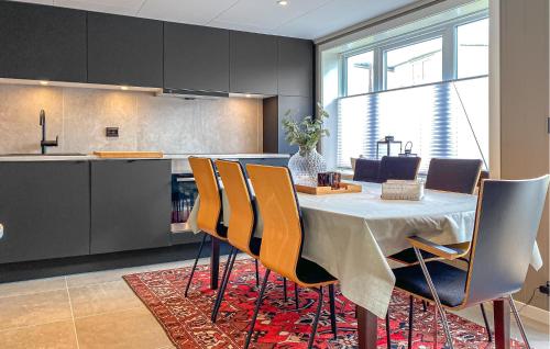 virtuve, Lovely Apartment In Myklebost With Wifi in Haroy