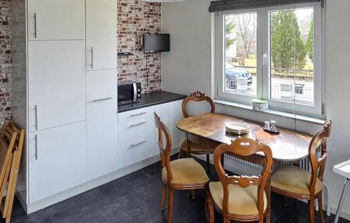 virtuve, Awesome Apartment In Rörvik With Wifi (Awesome Apartment In Rorvik With Wifi) in Rorvika
