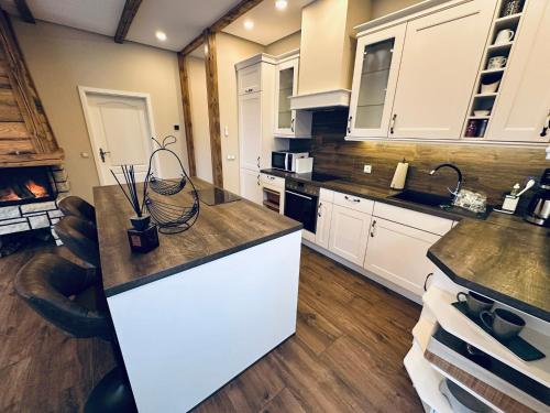 Ferienhaus MILA - Pool, Sauna, Whirlwanne, 5000qm Privatgelände mit Bolzplatz (Ferienhaus MILA - Pool, Sauna, Whirlwanne, 5000qm Privatgelande mit Bolzplatz) in Dolgen am See