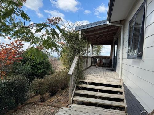 Cosy Country Private Cottage with views in Karamu