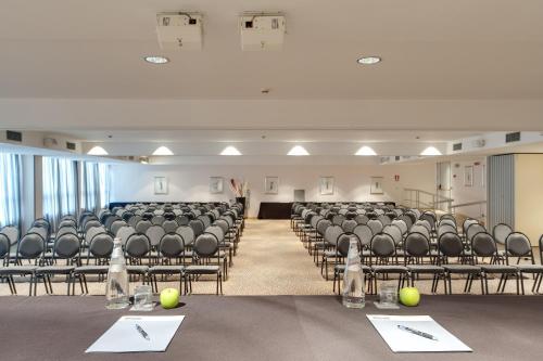 Occidental Aran Park - image 8