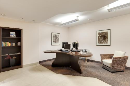 Occidental Aran Park - image 9