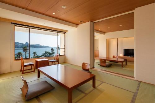 room detail thumbnail 1