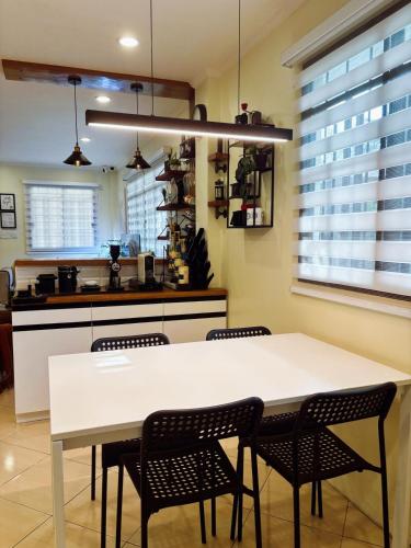 Muji Salvacion with WiFi & Netflix in Daraga
