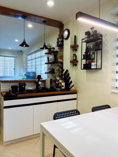 Muji Salvacion with WiFi & Netflix in Daraga