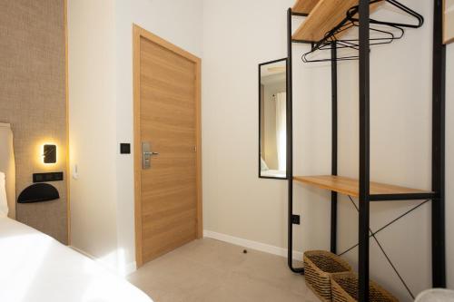 Chinitas Urban Hostel - image 2