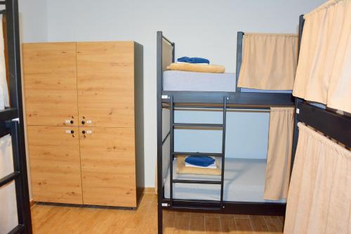1 bunk bed
