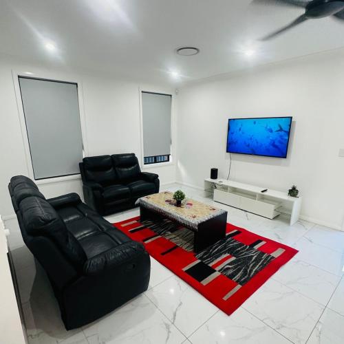 Modern Luxury 3BRH Marsden Park - Blue Mountains Modern Luxury 3BRH Marsden Park - Blue Mountains