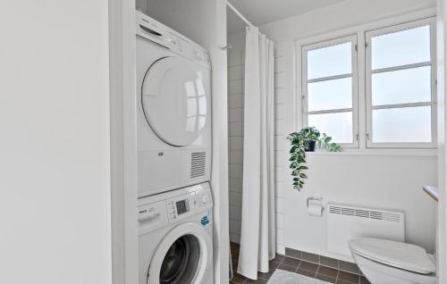 Bathroom, 3 Bedroom Cozy Home In Nysted in Nysted