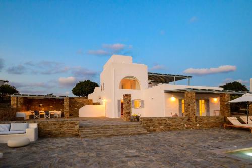 Soho Villa in Paros in Tzanes