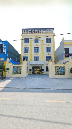 Lucky Hotel Uông Bí - 숙소 외관