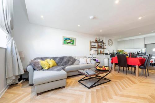 Thornton House Town Centre Free Car Park - Cheltenham