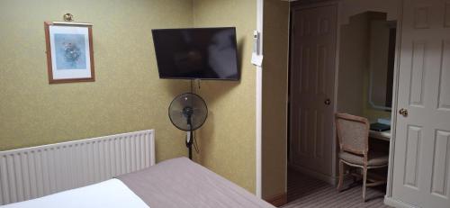 Royal Court Hotel - image 3