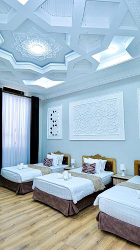 3 twin beds