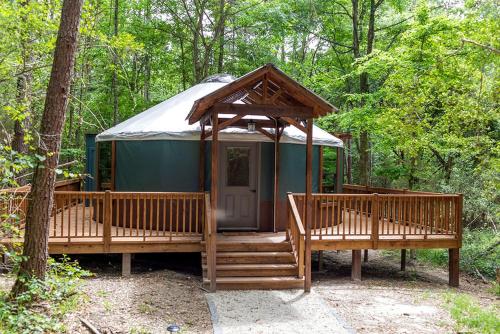 Fully-Equipped Yurt Rental for Memorable Family Vacations in Livingston, Texas – khách sạn tại Onalaska (TX)