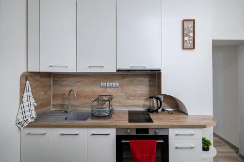 Central 1BD Next to Womens Market and Sofia's Gems by Flat Mаnаger, София (фото 7)